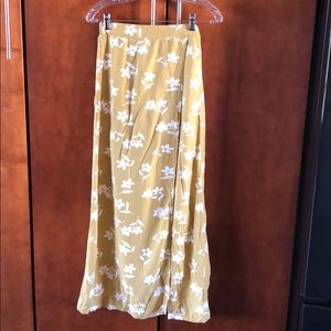 Yellow floral maxi skirt. Size S. Never worn.